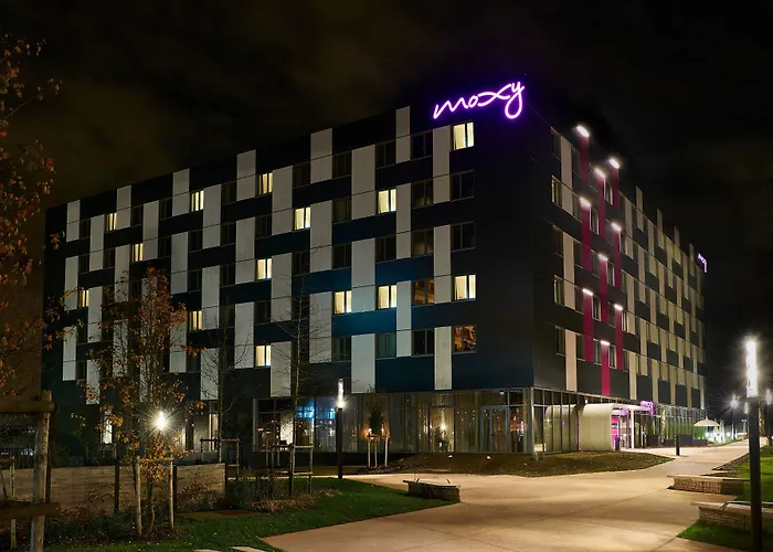 Moxy Paris Charles De Gaulle Airport Hotel Roissy-en-France